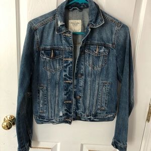Abercrombie & Fitch cropped jean jacket